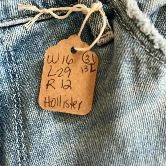 Hollister Curvy High Rise Mom Jean Size 13 - Picture 4 of 16